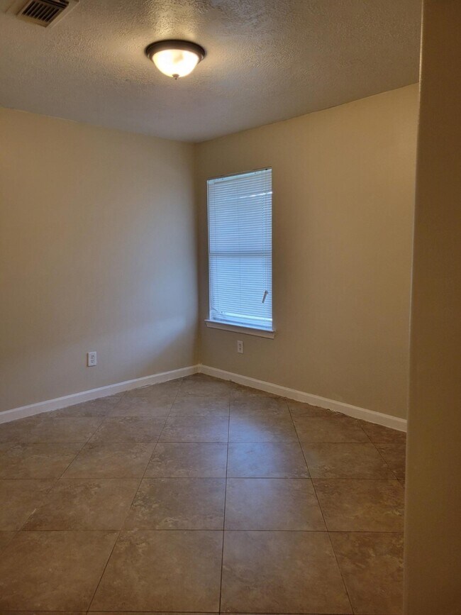 Building Photo - 12134 Greensbrook Forest Dr