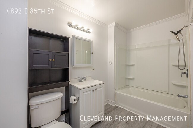 Building Photo - Wonderfully Renovated Colonial