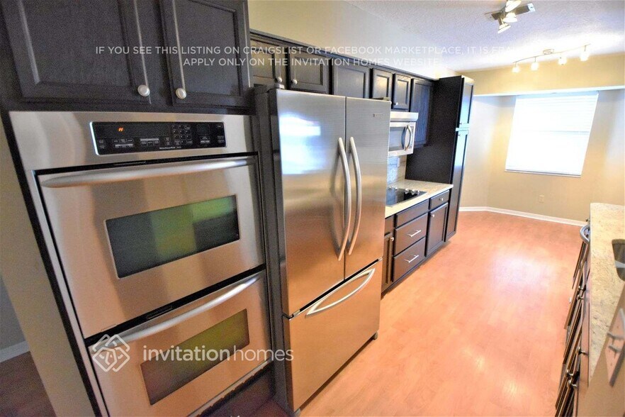 Building Photo - 769 Viscaya Blvd