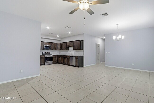 Building Photo - 11500 Summer Dr
