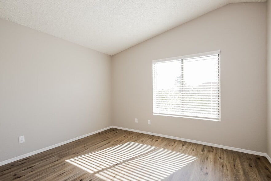 Building Photo - 4211 E Mountain Sage Dr