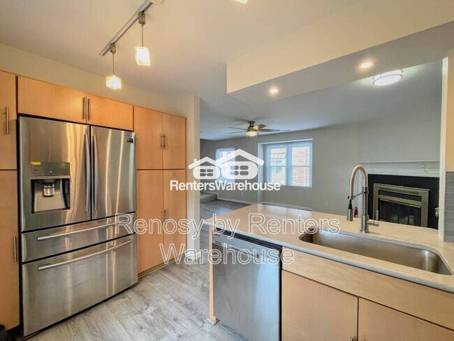 Building Photo - 527 W 20th St