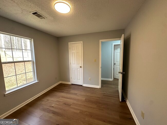 Building Photo - 6609 Saganaw Dr