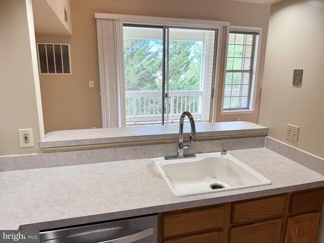 Building Photo - 6944 Ellingham Cir