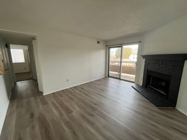 Building Photo - 2bd/2ba Washer/Dryer in unit!!!