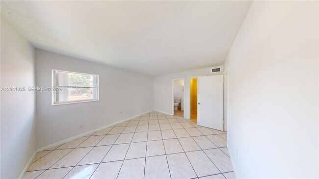 Building Photo - 6811 SW 16th St