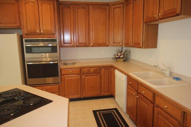 Building Photo - 4555 Fair Valley Dr