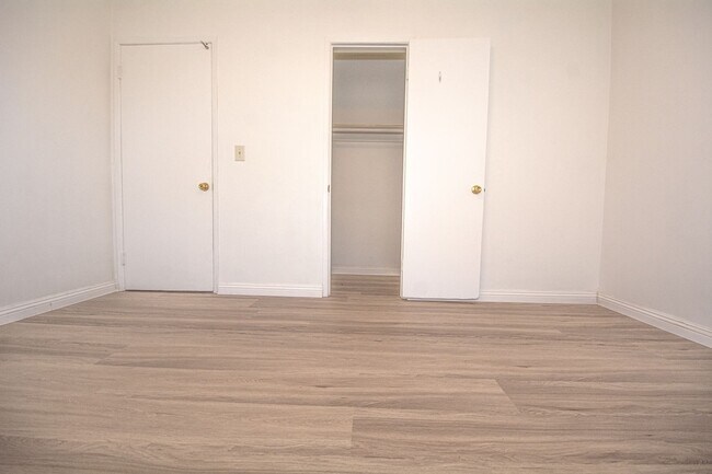 Building Photo - 306 N Azusa Ave