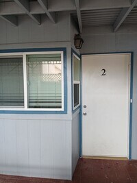 Building Photo - Spacious 2 Bedroom 1 Bath Apartment