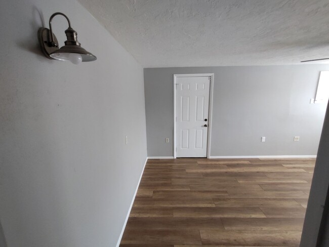 Building Photo - Coming Soon!!  Avaliable May 1, 2025 Spaci...