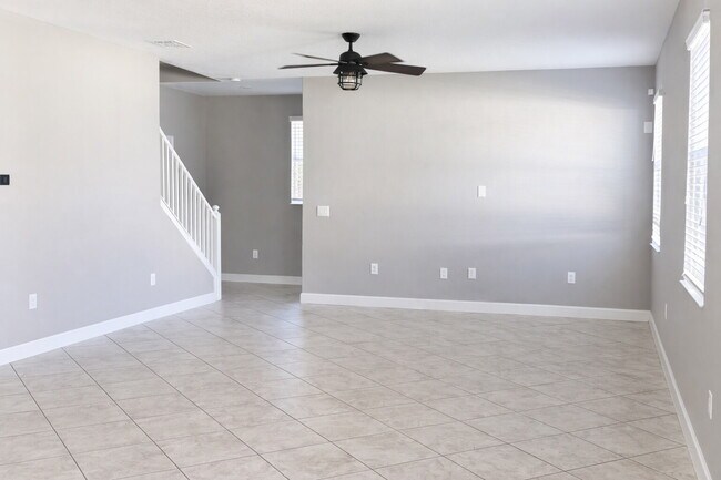 Building Photo - "Spacious 4-Bedroom Oasis with Modern Granite Touches in Land O' Lakes!"