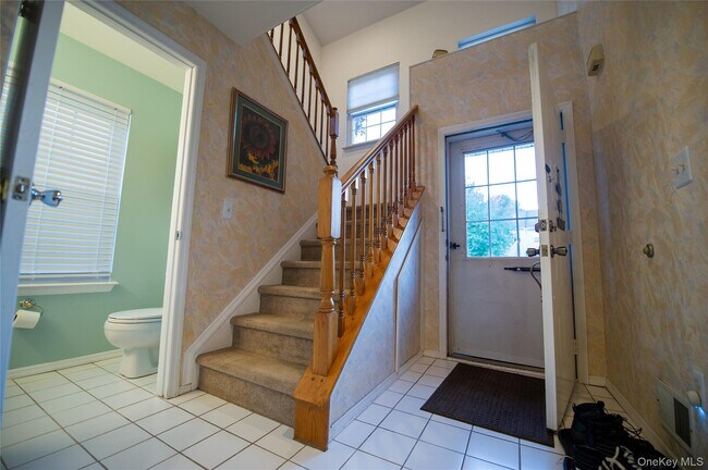 Building Photo - 87 Kensington Way