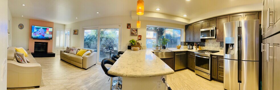 Kitchen - 2501 Avenita Alpera