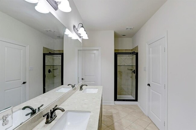 Building Photo - 7 Laurelwood Dr