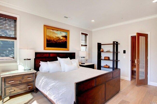 Building Photo - 109 Dahlia St