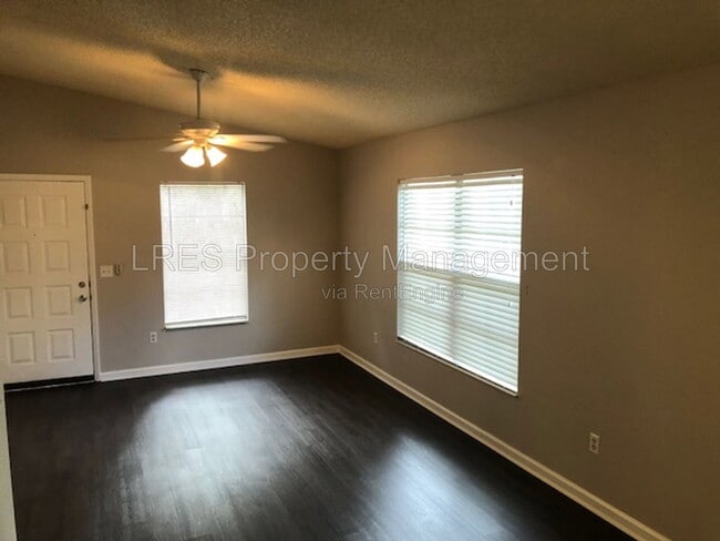 Building Photo - 1406 Northlake Dr