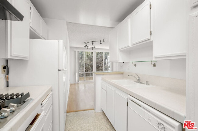 Building Photo - 953 4th St