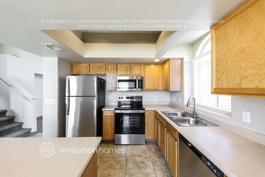 Building Photo - 9573 W Hatcher Rd