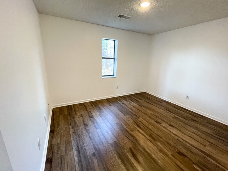 Bedroom - 712 Jill Ln