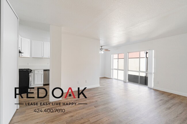 Primary Photo - Fabulous One Bedroom Featuring a Sunny, Op...