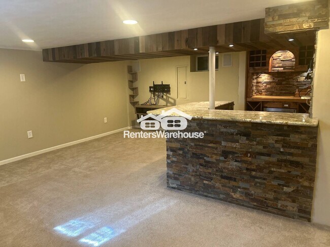 Building Photo - 16436 Elm Dr