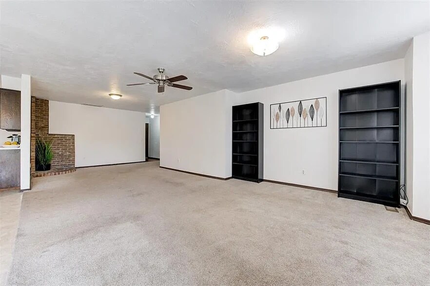 Building Photo - 216 Klondike Dr