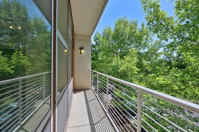 Building Photo - 1320 Robert Browning St