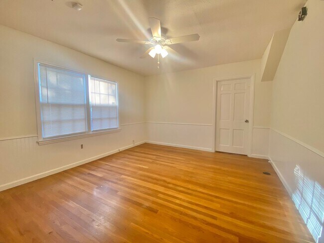 Building Photo - PRE- LEASING NOW for 7/09/2026