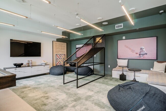 Building Photo - 6850 Foxtail Palm Wy