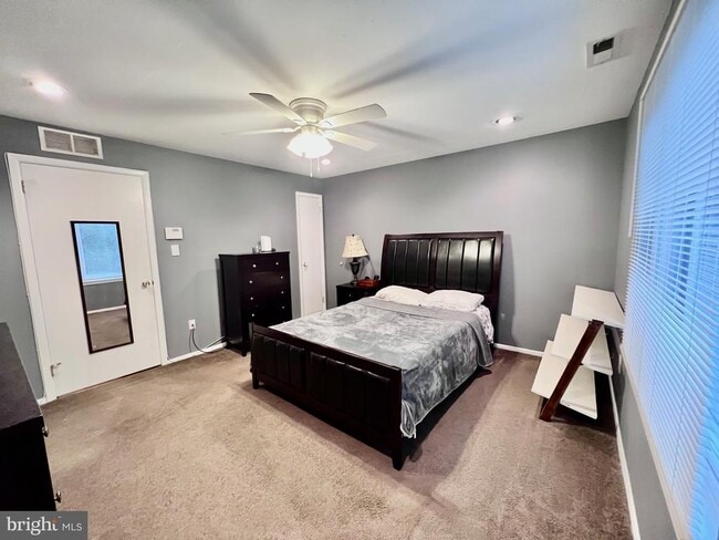 Building Photo - 4204B Aberdeen Dr