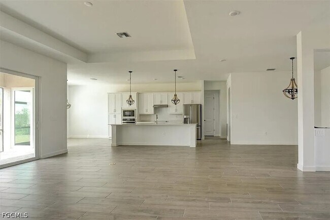 Building Photo - 7796 Lakes Edge Ln