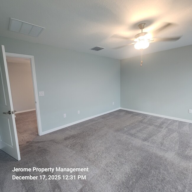 Building Photo - 2546 Leonia Ln