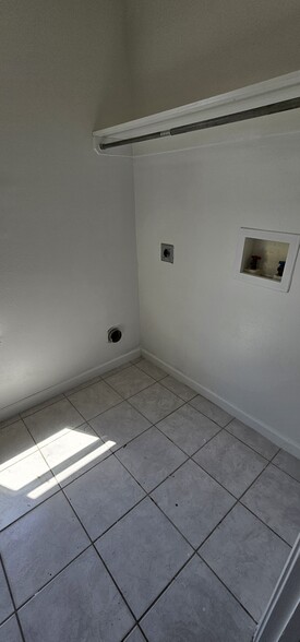 Laundryroom - 3308 Ivy Ave