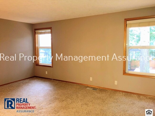 Building Photo - 15520 SW Breccia Dr
