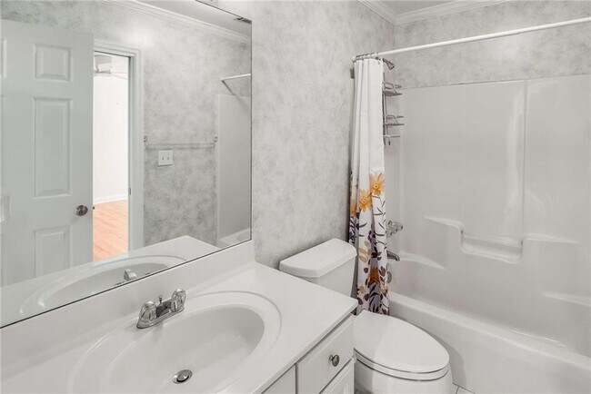 Building Photo - 448 Ivy Park Ln NE