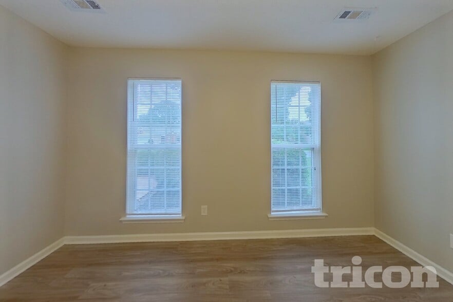 Building Photo - 1816 Oakdale Green Dr