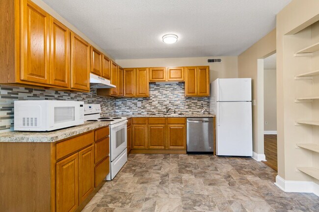 Building Photo - $200 Off First Month Updated 2BR Ground Level Condo Minutes for I77 in Rock Hill!