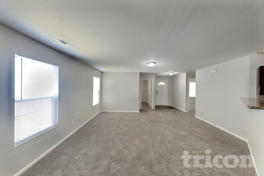 Building Photo - 2336 Blackthorn Dr