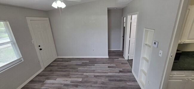 Building Photo - 2425 Dixie Ave