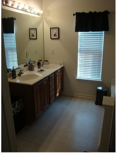 Building Photo - 7106 Windmill Creek Rd