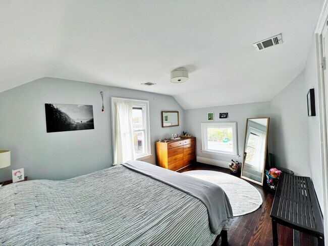 Building Photo - 70 Grove St