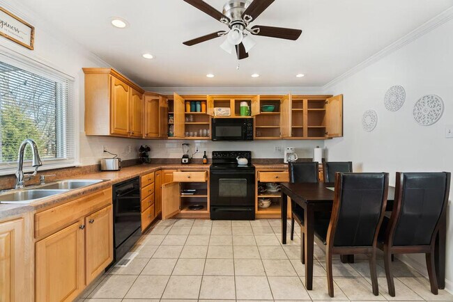 Building Photo - 2104 Foggy Bottom Dr