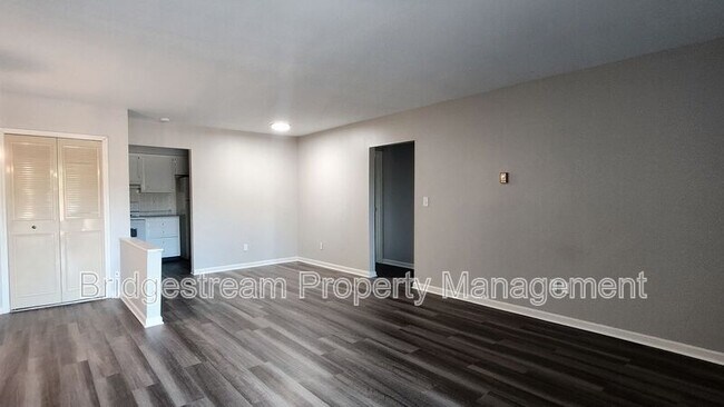 Building Photo - 441 N Broadway St