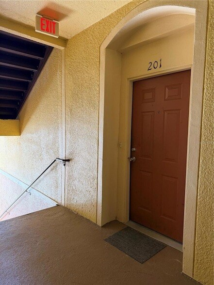 Building Photo - 6335 Contessa Dr