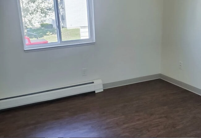 Building Photo - 378 Poplar St