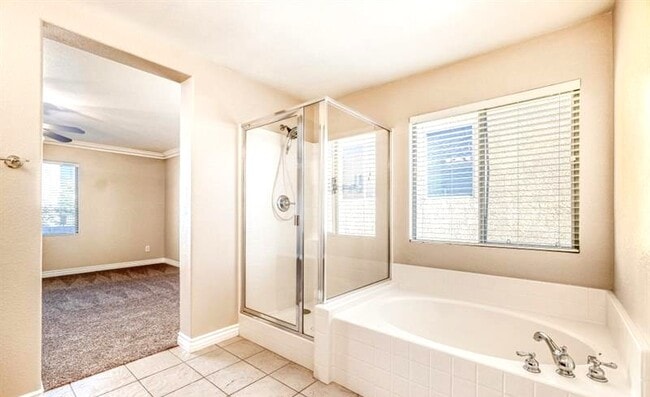 Building Photo - 5565 Golden Palms Ct
