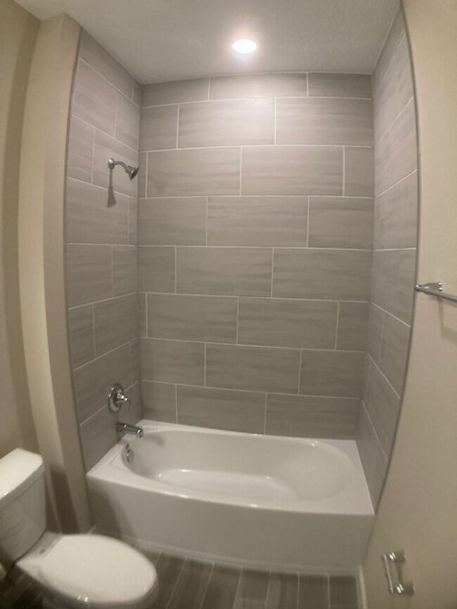 Building Photo - Comfortable 3 Bedroom Home With Great Outd...