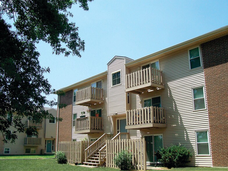 Broadway Village 201313 NW 63rd St Kansas City MO 64118 Apartment