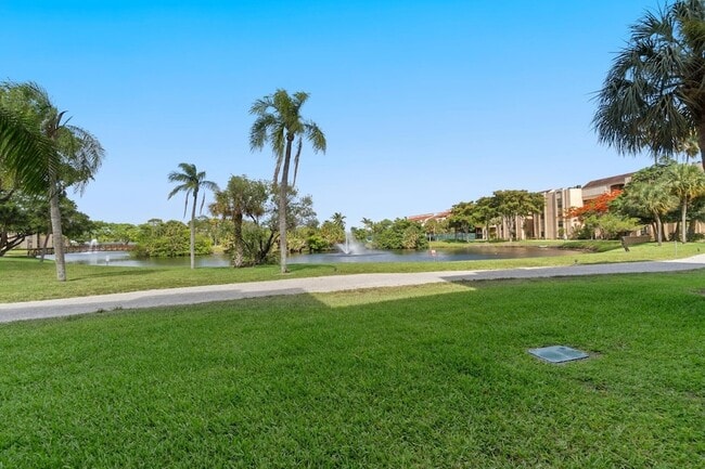 Building Photo - 2455 Lindell Blvd