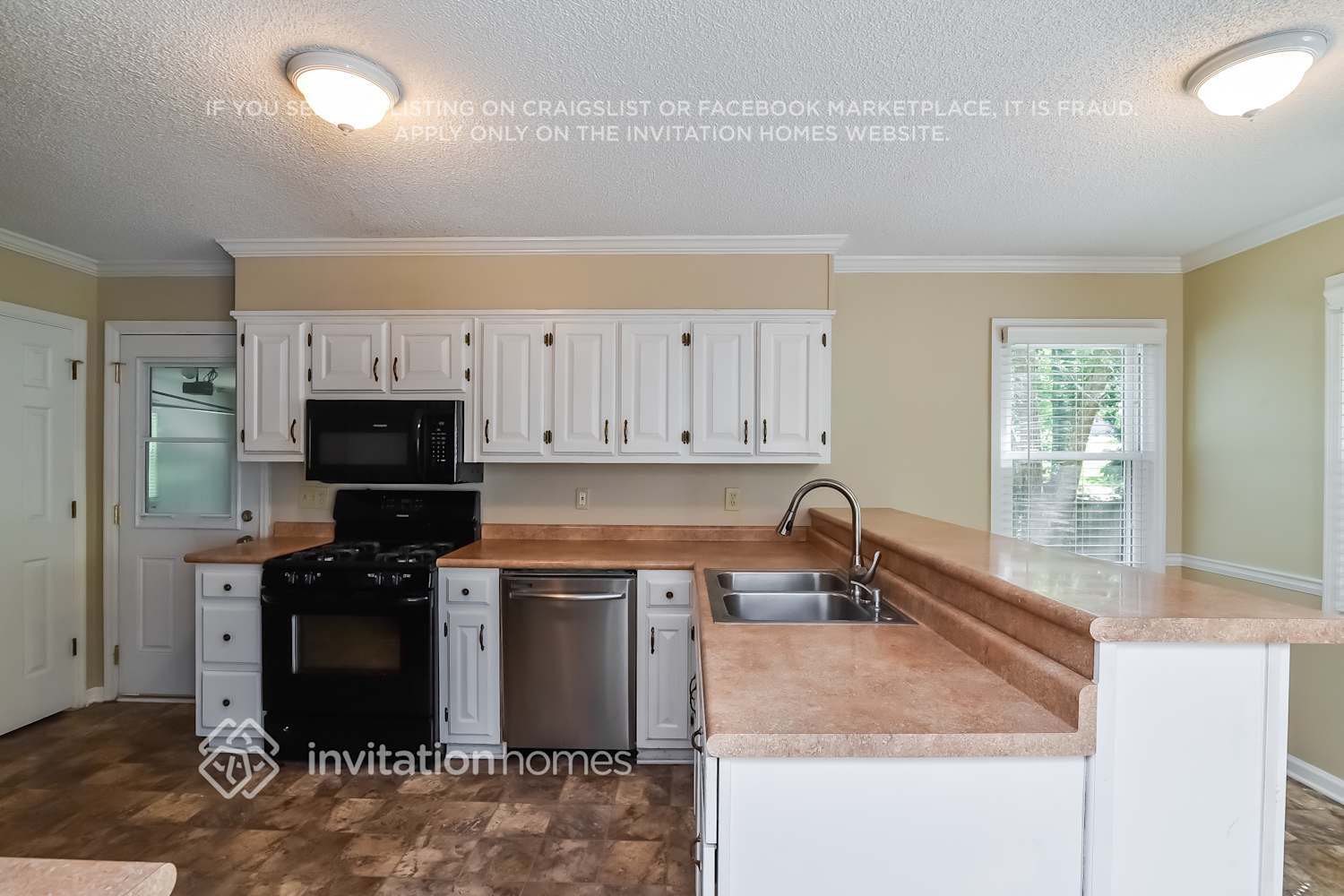 Building Photo - 5024 Logans Run